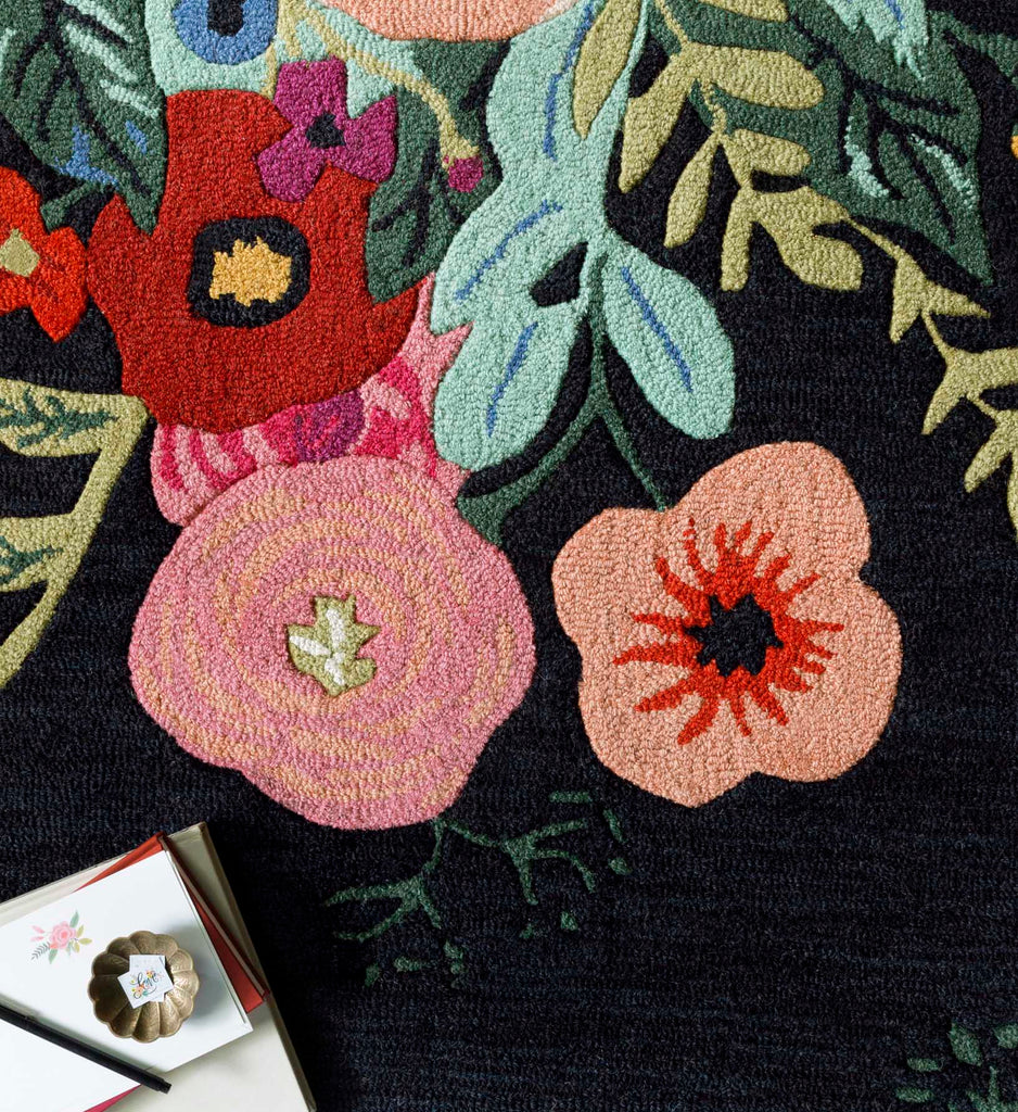 ◉Vintage rug◉156×92cm　ブルガリア産　ウール　ファーラグ Juliet Rose Bouquet Black Wool-Hooked Rug | Rifle Paper Co.