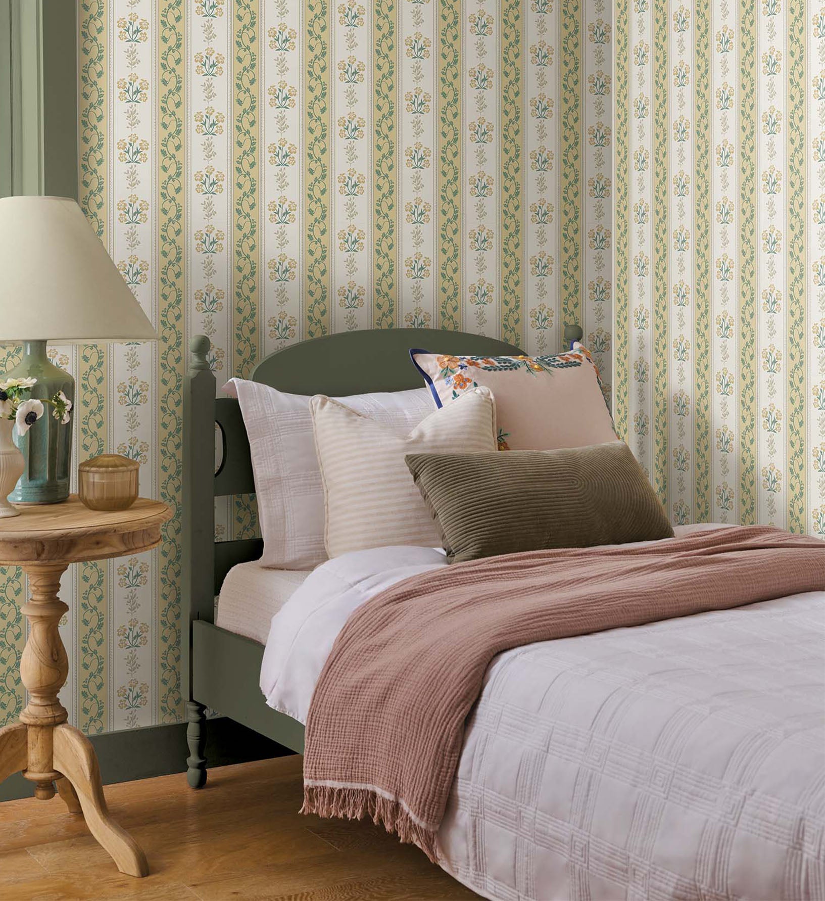Portico Wallpaper - Gold & Cream