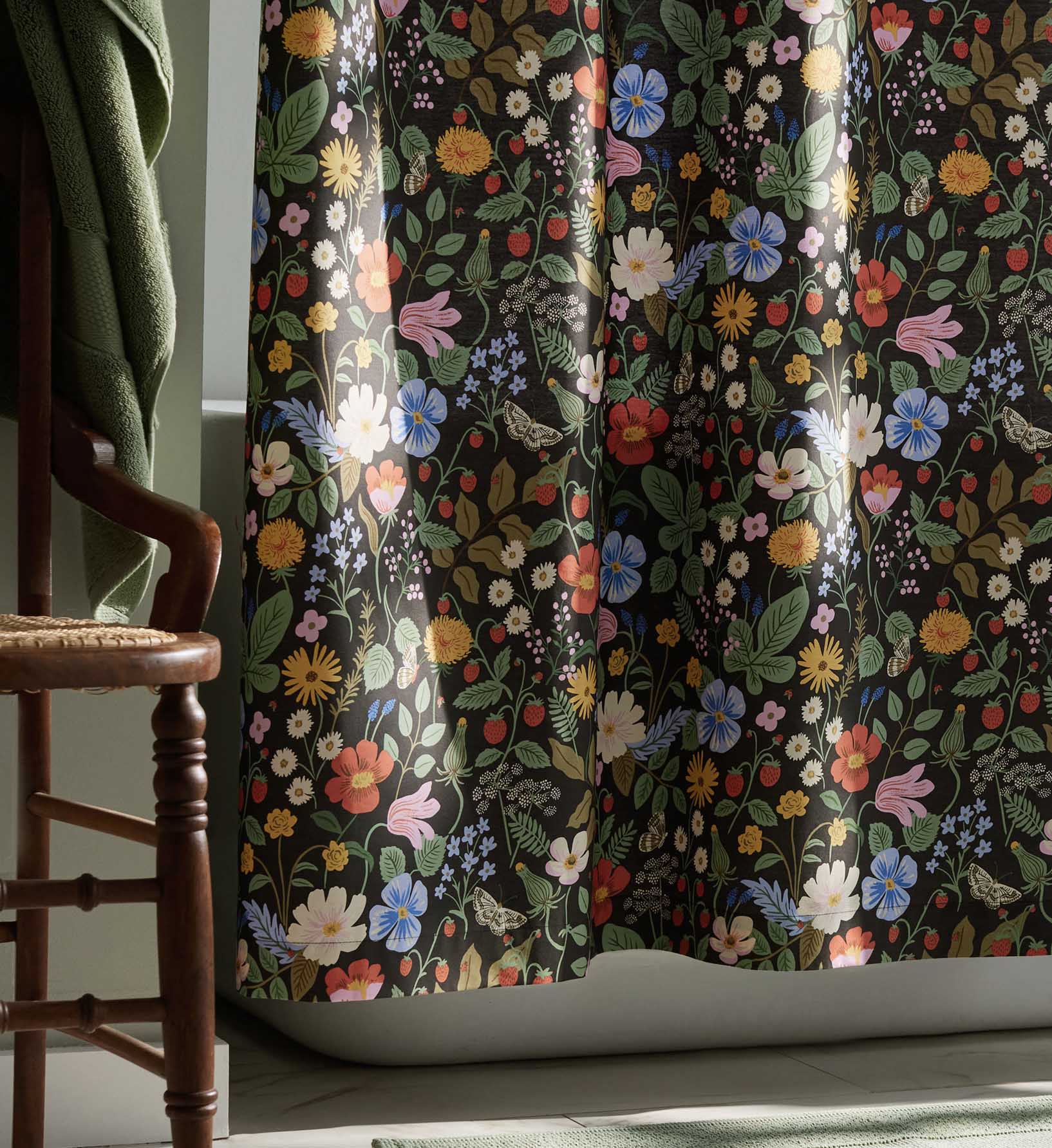 Percale Shower Curtain - Strawberry Fields Black