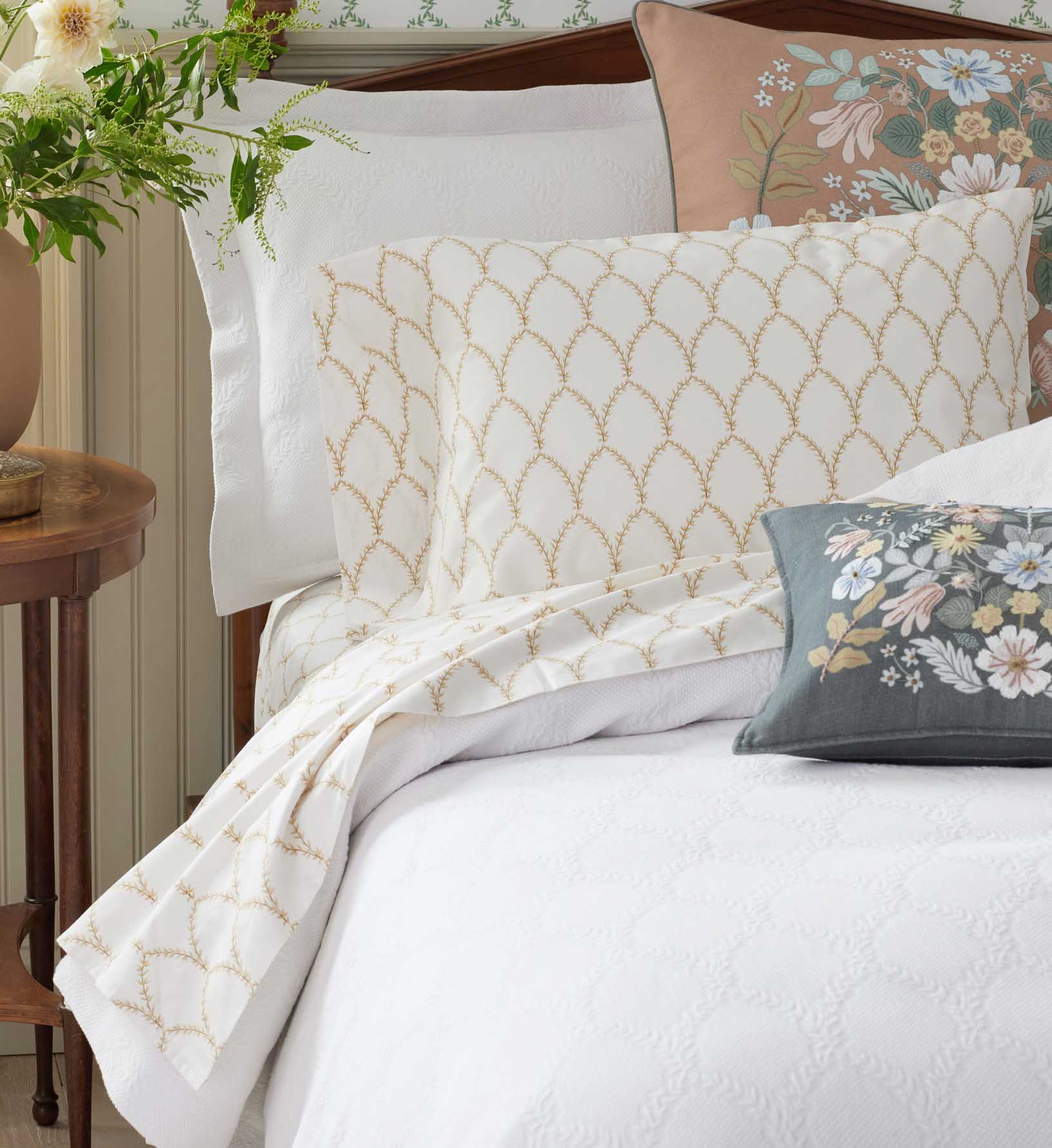 Matelassé Coverlet Sham - Laurel Ivory