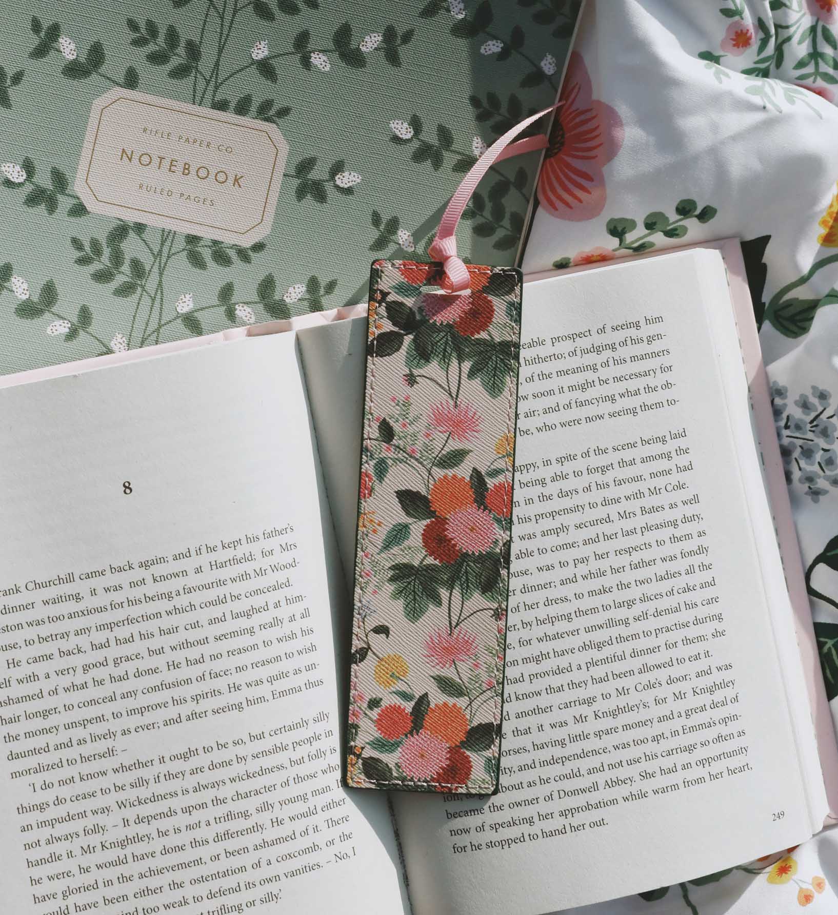 Bookmark - Dahlia