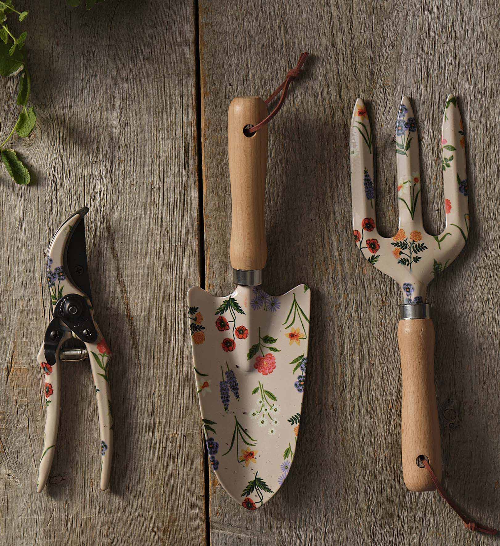 garden tools set Rifle Paper Co. Gardening Tool Set Garden Study