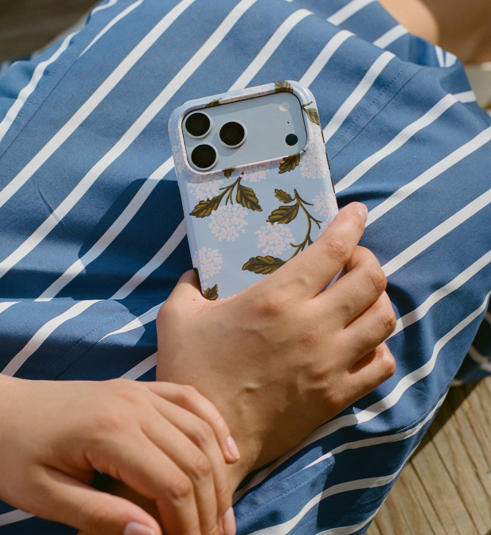 Hydrangea MagSafe Phone Case
