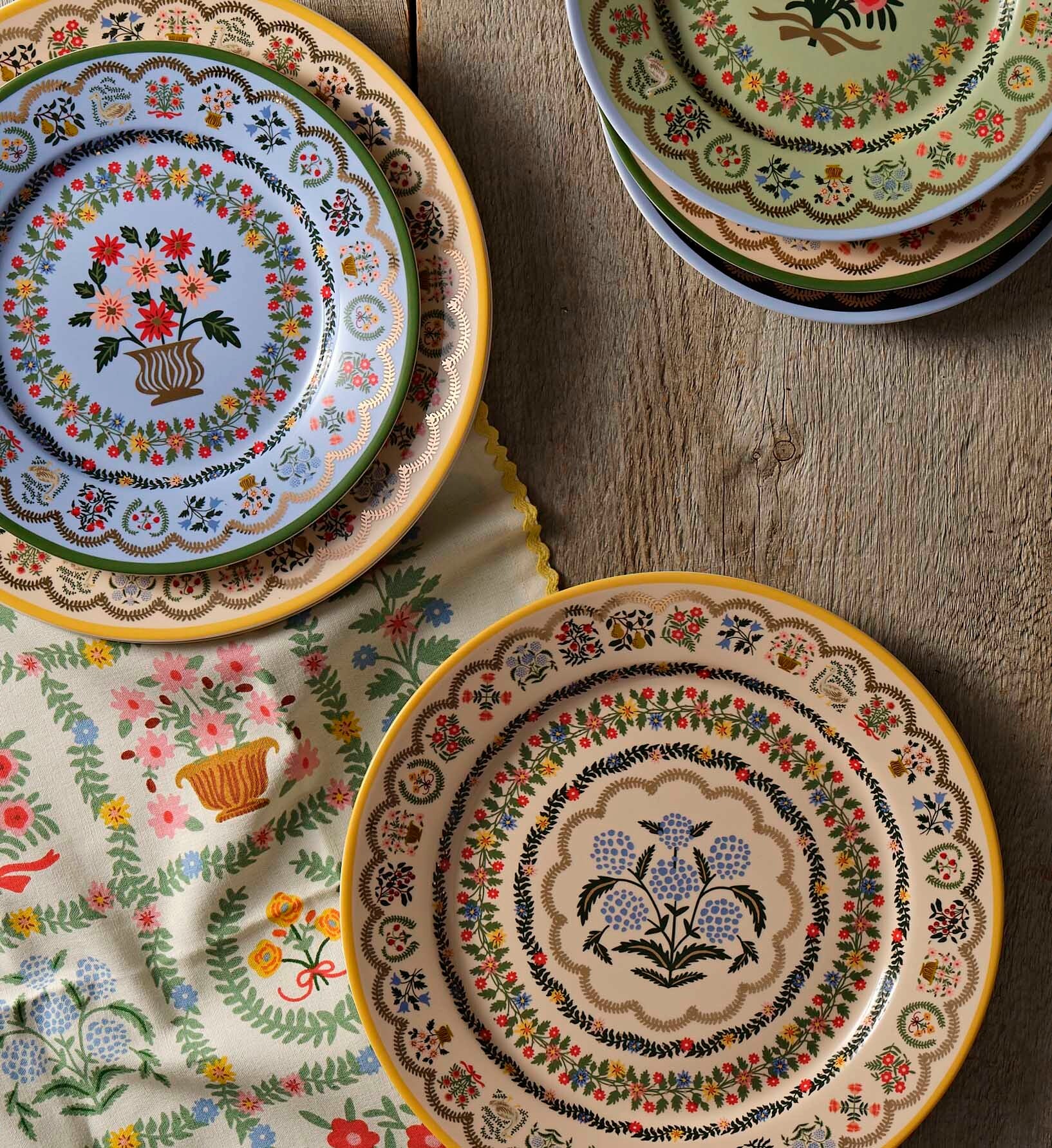 Porcelain Dinner Plate Set - Rosette