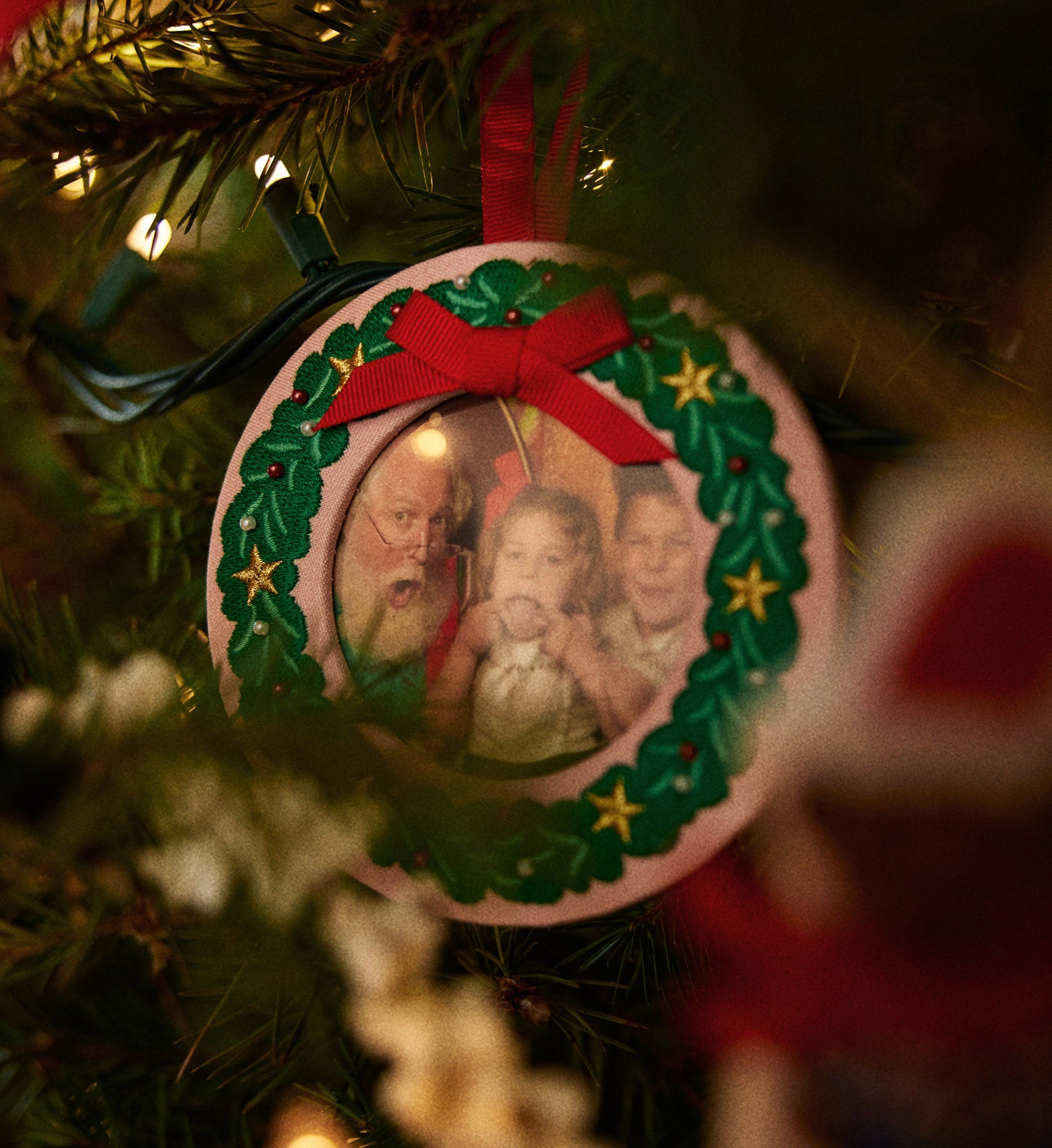 Embroidered Frame Ornament - Christmas Wreath