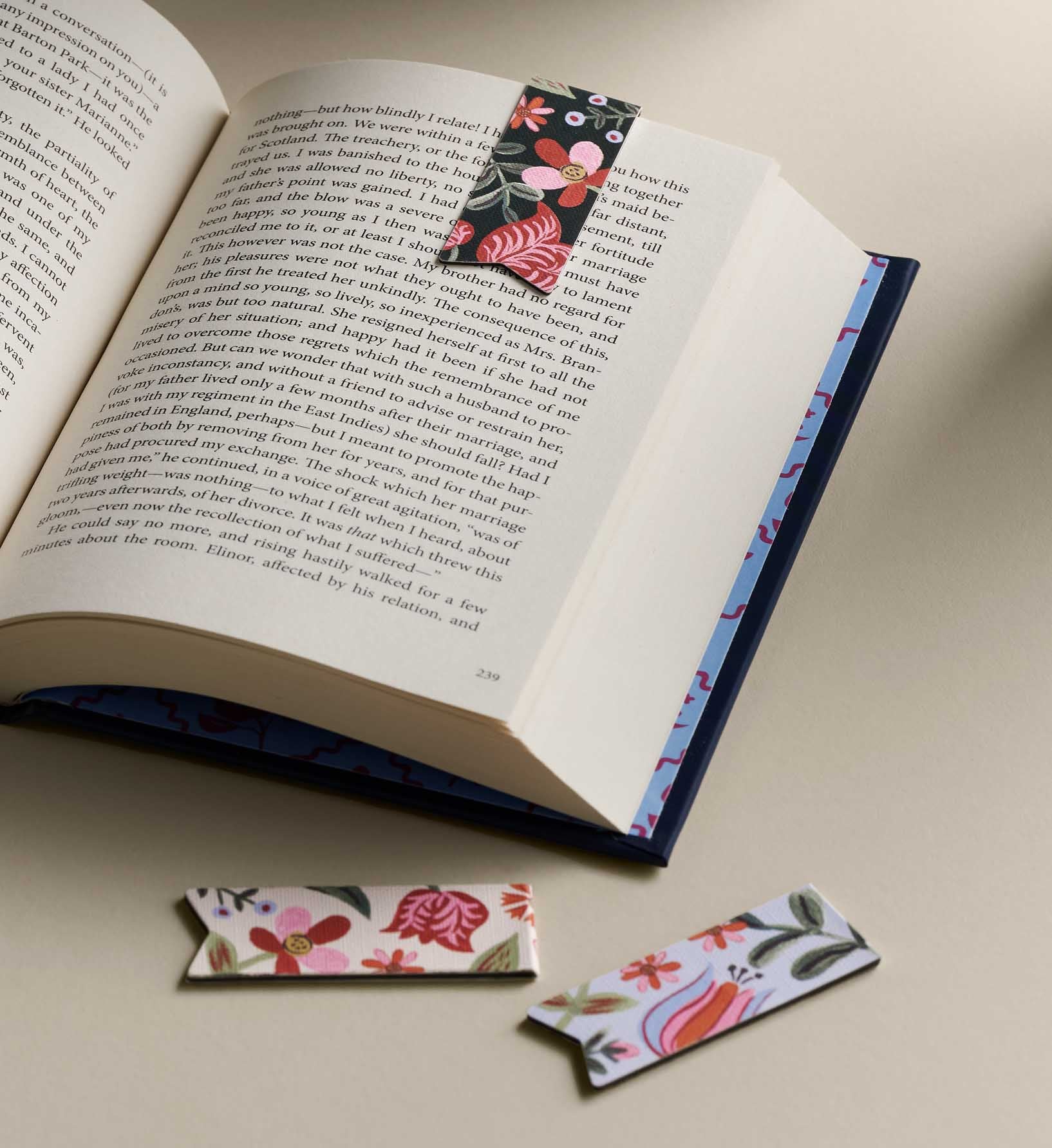 Magnetic Bookmark Set - Liesel