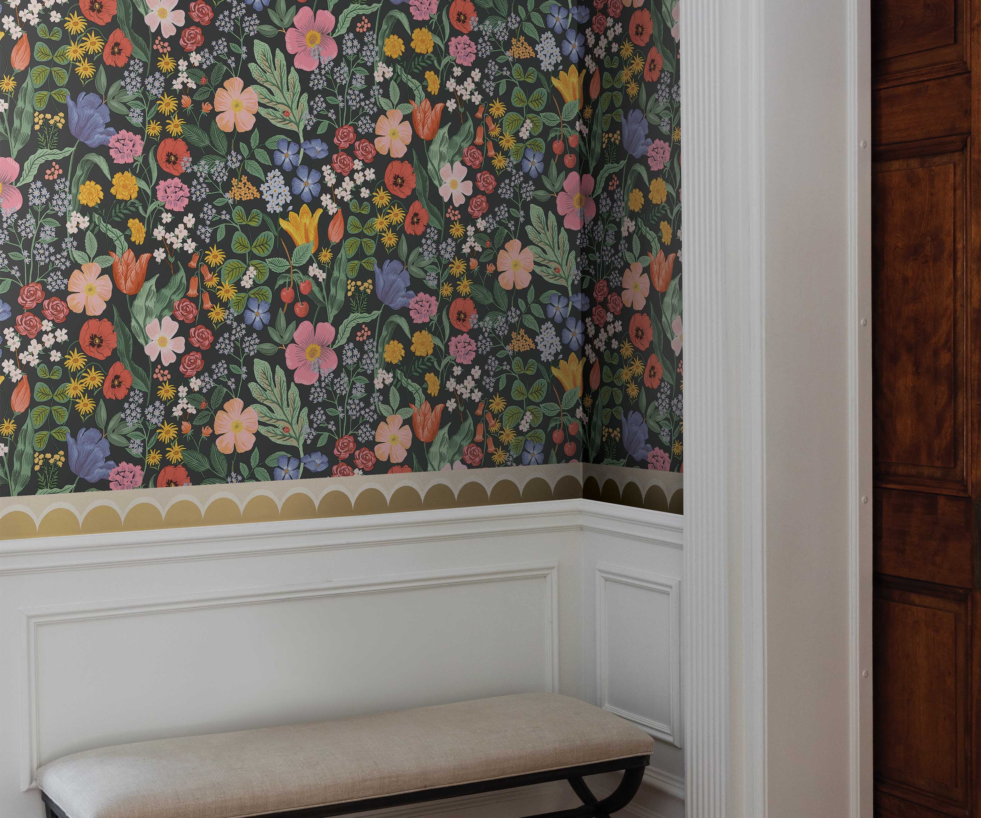 Scallop Trim Wallpaper